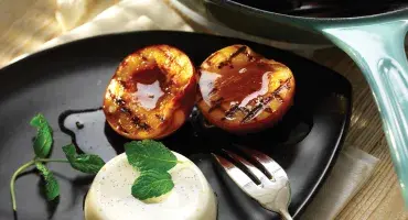 Griddled Peaches With Vanilla Creams