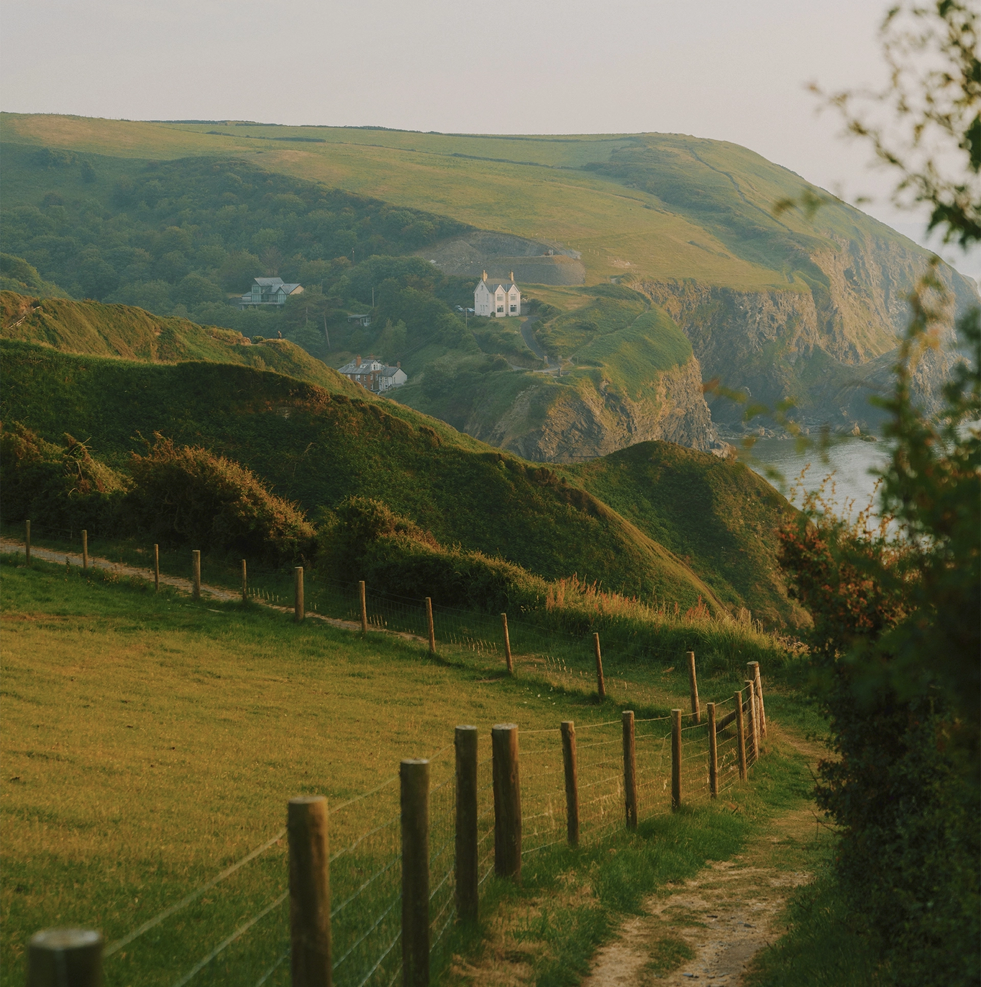 2026_AGA_Landscape_DanielCasson_HousesOnCliffs_Licensed.webp