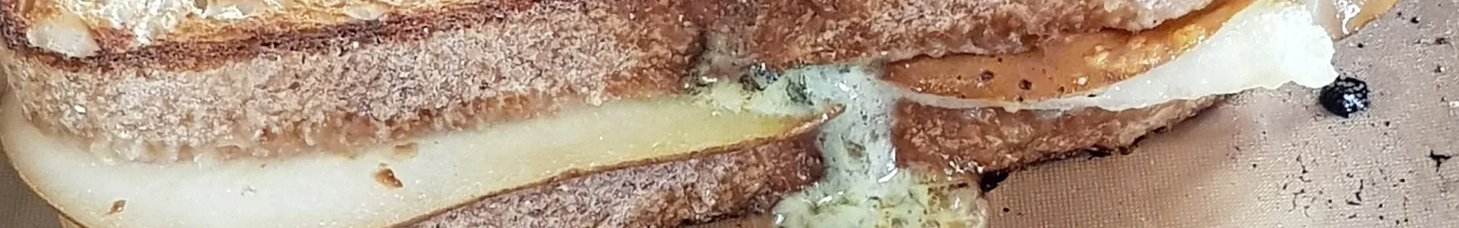 Blue Cheese and Pear Toasted Sandwich 