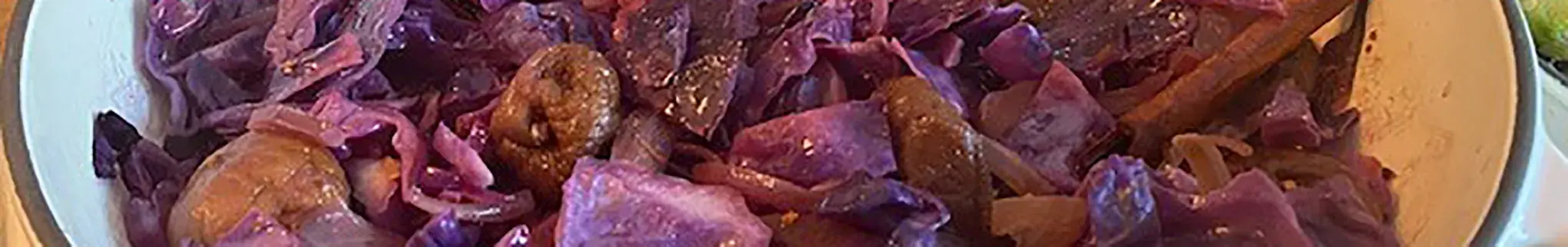 Braised Red Cabbage with Figs, Cinnamon & Cranberry Juice 