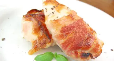 Valentine's Day Chicken Breasts in Pancetta with Garlic Cream