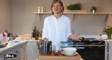 Na Hansell portioning out soup 