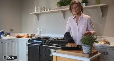 AGA Demonstrator Na Hansell with Roast Chicken 