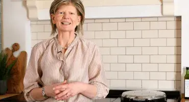 Naomi Hansell giving a Test Drive of the AGA eR7i Cooker