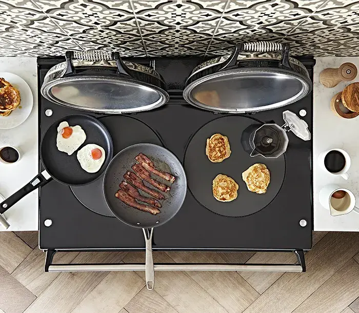 The AGA eR7 twin hotplates