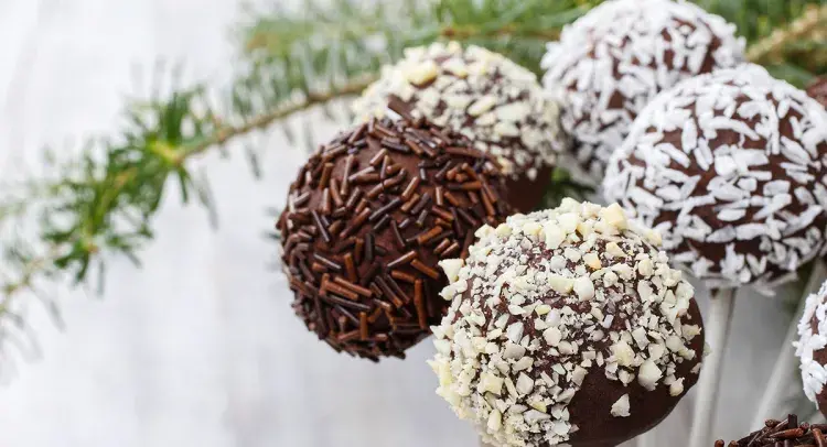 Festive Chocolate Coated Spicy Ginger Cake Pops