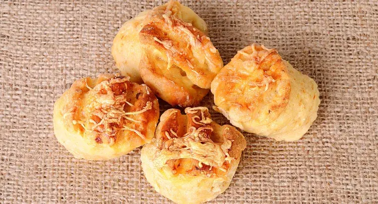 Red Windsor Cheese Scone